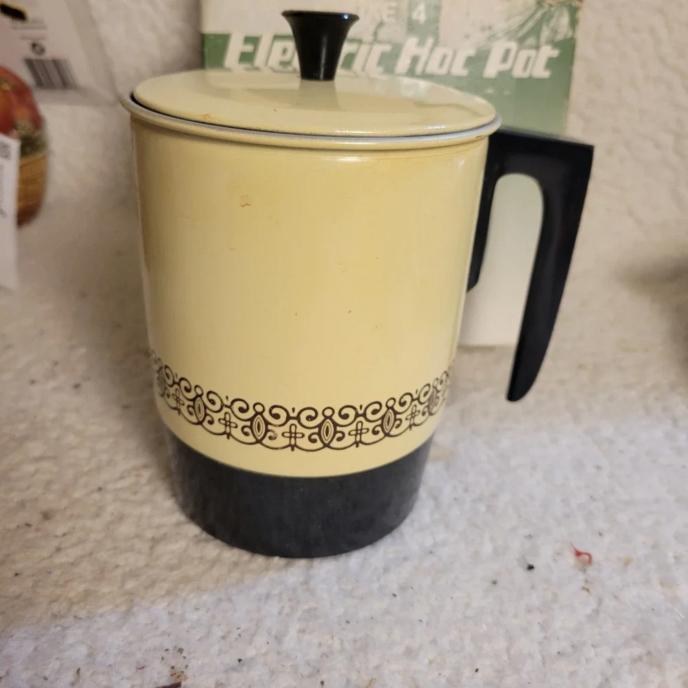 Vintage Deluxe Electric Hot Pot 4 Cup Cream Black WNEP-4C Good Retro Kitchen MCM